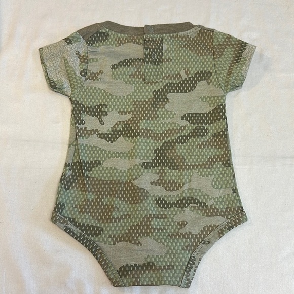 DKNY - NWOT - Baby Camo Onesie - Picture 3 of 4